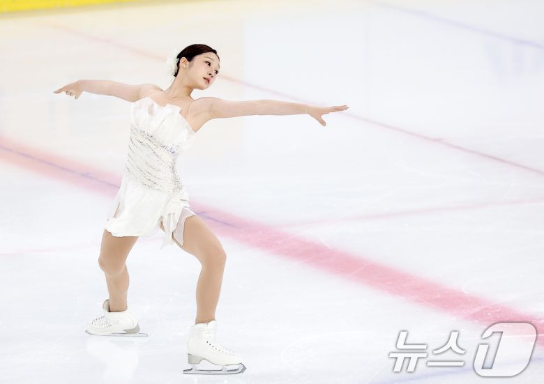 피겨스케이팅 선수 신지아(세화여고)가 4일 서울 양천구 목동 아이스링크에서 열린 제80회 전국남녀 피겨스케이팅 종합선수권대회 여자 시니어 프리 스케이팅에서 연기를 펼치고 있다. 2026.1.4/뉴스1 ⓒ News1 김성진 기자