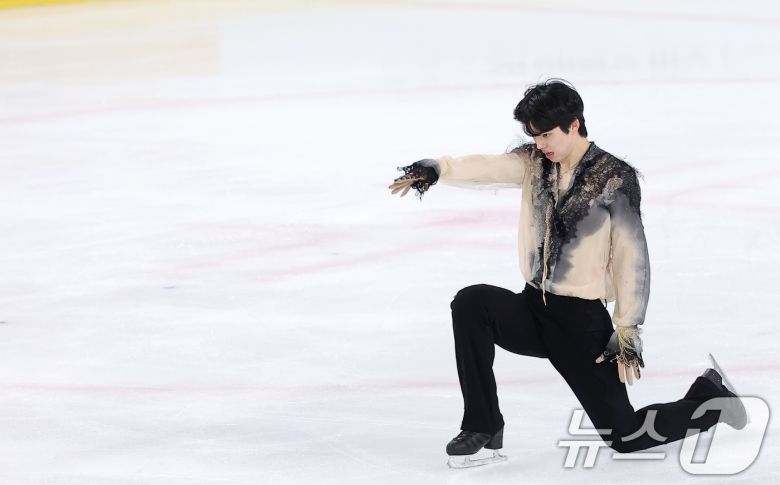 피겨스케이팅 선수 차준환(서울시청)이 4일 서울 양천구 목동 아이스링크에서 열린 제80회 전국남녀 피겨스케이팅 종합선수권대회 남자 시니어 프리 스케이팅에서 연기를 펼치고 있다. 2026.1.4/뉴스1 ⓒ News1 김성진 기자