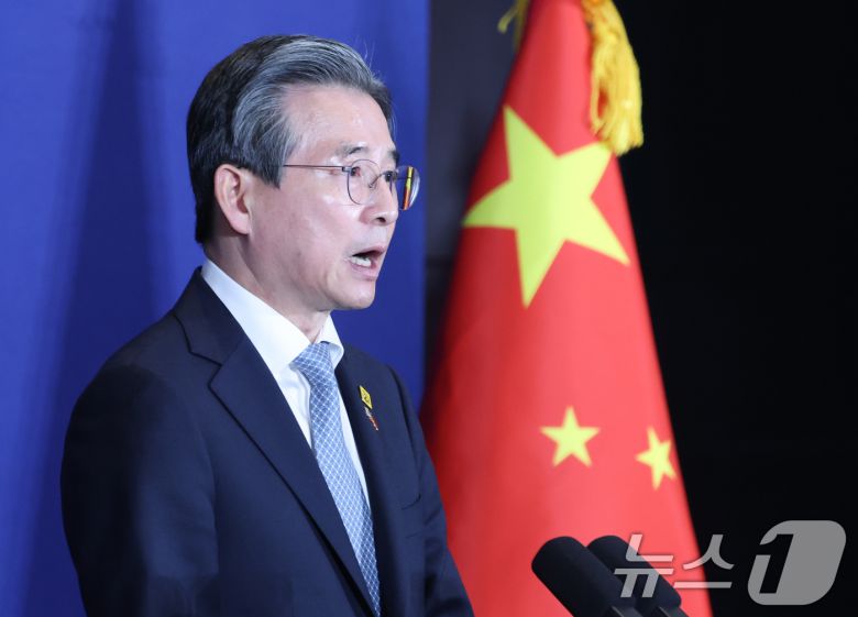 김용범 정책실장이 5일 중국 베이징의 한 호텔에 마련된 프레스센터에서 한중 정상회담 일정 등 관련 브리핑을 하고 있다. 2026.1.5/뉴스1 ⓒ News1 허경 기자