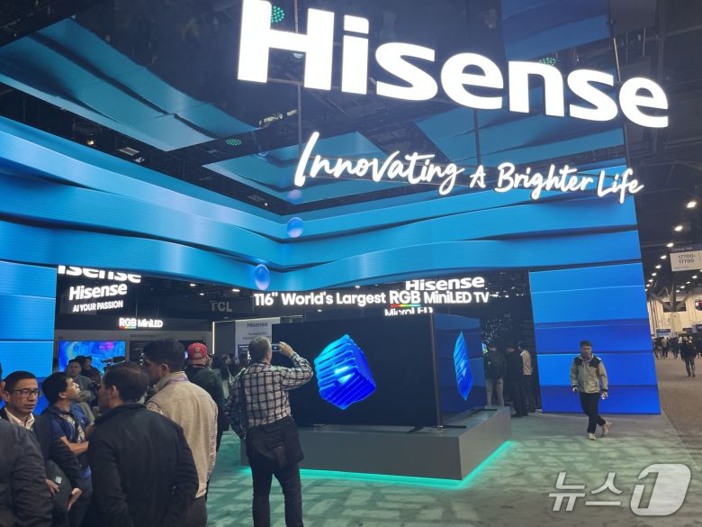중국기업 하이센스가 CES 2026이 열린 라스베이거스 컨벤션 센터(LVCC) 센트럴홀에 마련한 부스 모습. 2026.1.7/뉴스1 ⓒ News1 원태성 기자