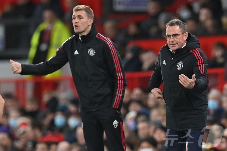 대런 플레처 맨체스터 유나이티드 감독대행(왼쪽)도 임시 감독 후보에 포함됐다. ⓒ AFP=뉴스1