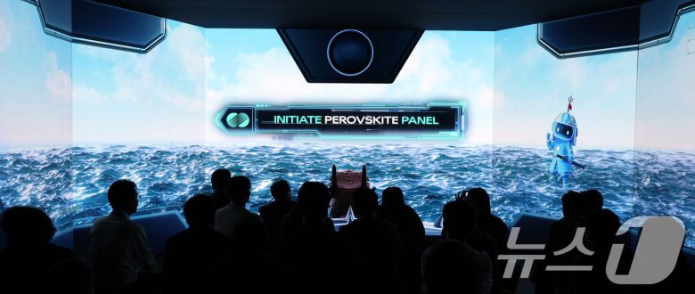 세계 최대 IT(정보기술)·가전 전시회 'CES 2026' 개막 일인 6일(현지시간) 미국 네바다주 라스베이거스 컨벤션센터(LVCC)에서 한전 부스를 찾은 관람객들이 국립중앙박물관과 함께 만든 컨텐츠 체험을 하고 있다. 2026.1.7/뉴스1 ⓒ News1 황기선 기자