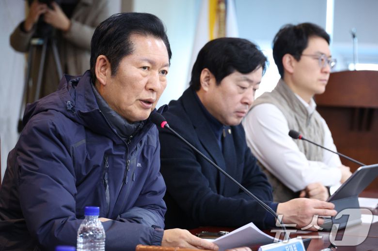 정청래 더불어민주당 대표가 7일 서울 송파구 서울시농수산식품공사에서 열린 서울 민생 현장 최고위원회의에서 발언하고 있다. 2026.1.7/뉴스1 ⓒ News1 신웅수 기자