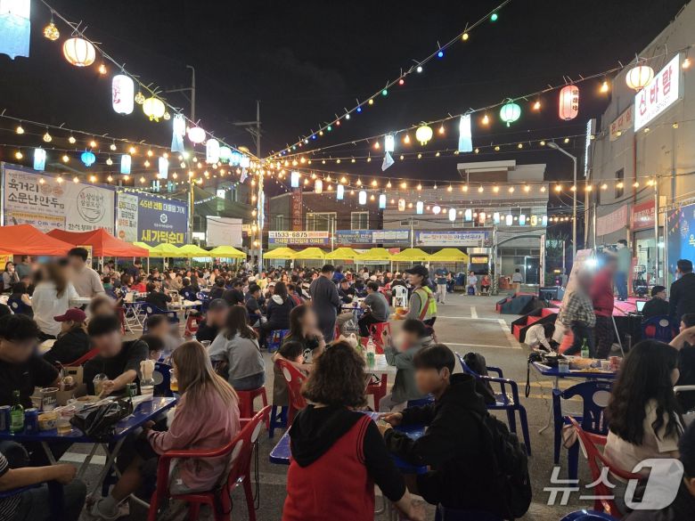 육거리야시장 만원에 방문한 시민들.(청주시 제공. 재판매 및 DB금지)/뉴스1