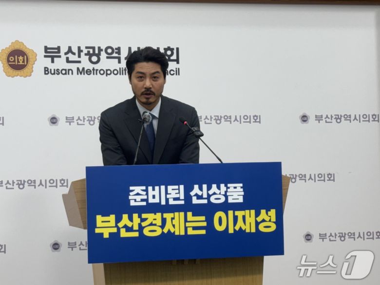 이재성 출마예정자의 후원회장으로 내정된 이관훈 배우가 지지발언을 하고 있는 모습 2026.1.7/뉴스1 ⓒ News1 홍윤 기자