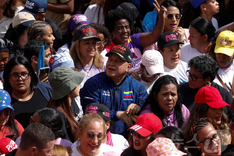 디오스다도 카베요 베네수엘라 내무장관이 6일(현지시간) 카라카스에서 열린 니콜라스 마두로 대통령 지지 행진에 참석했다. 2026.1.6 ⓒ 로이터=뉴스1 ⓒ News1 김경민 기자