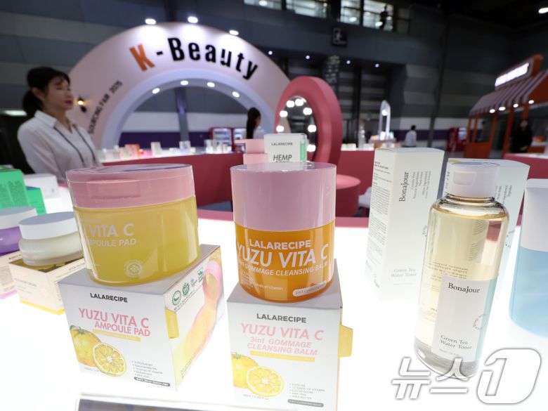 KITA 해외마케팅 종합대전'에 화장품이 진열돼 있다. 사진은 기사와 무관. <자료사진> ⓒ News1 황기선 기자