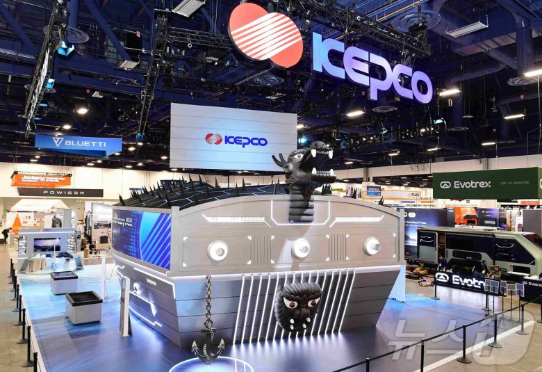 한국전력이 6일부터 9일(현지시간)까지 미국 라스베이거스에서 열리는 세계 최대 기술 전시회인 CES 2026에 참가해 ‘한전관’을 운영한다고 7일 밝혔다. 사진은 CES 2026에 거북선 모양의 한전 부스가 설치돼 있는 모습. (한국전력 제공. 재판매 및 DB 금지) 2026.1.7/뉴스1