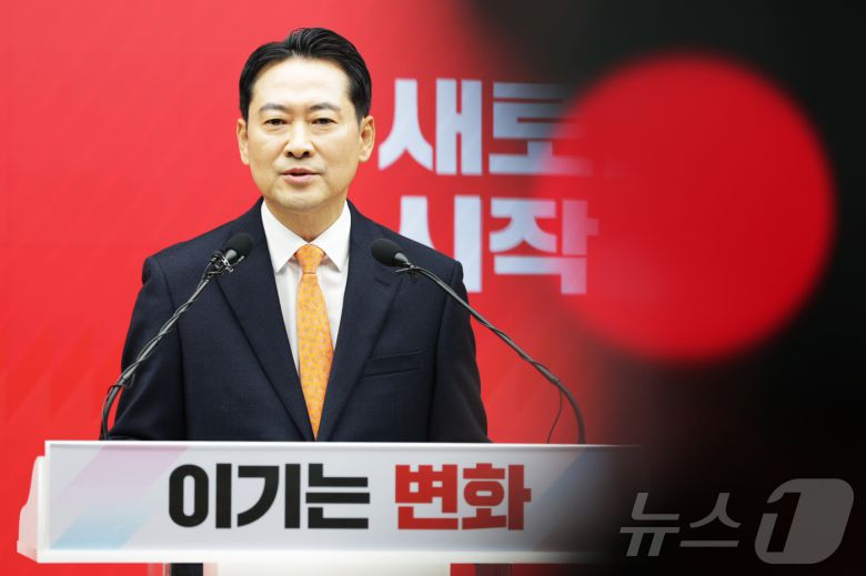 장동혁 국민의힘 대표가 7일 서울 여의도 중앙당사에서 열린 긴급기자회견에서 당 쇄신안 등을 발표하고 있다. (공동취재) 2026.1.7/뉴스1 ⓒ News1 이승배 기자