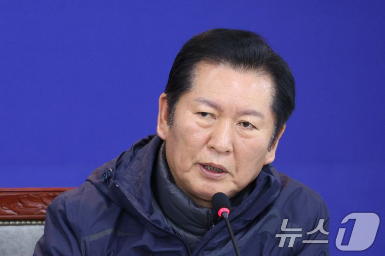 정청래 더불어민주당 대표가 7일 서울 송파구 서울시농수산식품공사에서 열린 서울 민생 현장 최고위원회의에서 발언하고 있다. 2026.1.7/뉴스1 ⓒ News1 신웅수 기자