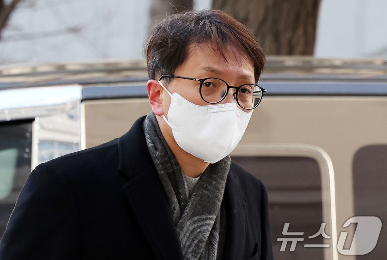 박대준 전 쿠팡 대표가 8일 오후 서울 마포구 서울경찰청 공공범죄수사대에 참고인 조사를 받기 위해 출석하고 있다.  2026.1.8/뉴스1 ⓒ News1 박지혜 기자