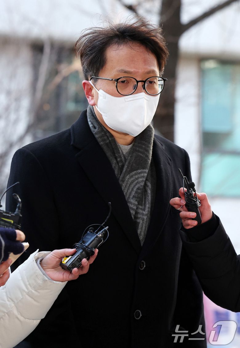 박대준 전 쿠팡 대표가 8일 오후 서울 마포구 서울경찰청 공공범죄수사대에 참고인 조사를 받기 위해 출석하고 있다.  2026.1.8/뉴스1 ⓒ News1 박지혜 기자