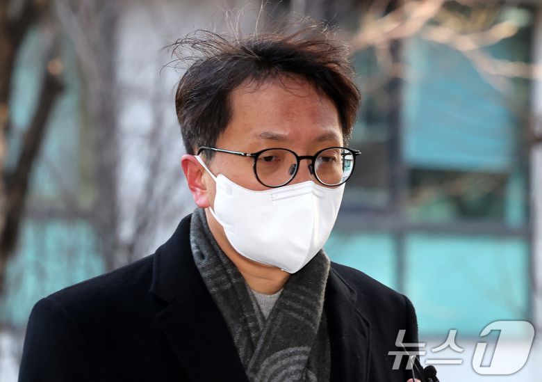 박대준 전 쿠팡 대표가 8일 오후 서울 마포구 서울경찰청 공공범죄수사대에 참고인 조사를 받기 위해 출석하고 있다.  2026.1.8/뉴스1 ⓒ News1 박지혜 기자