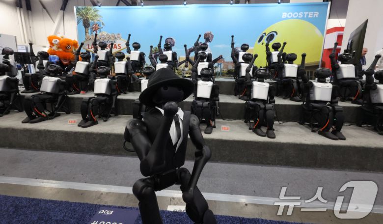 세계 최대 IT(정보기술)·가전 전시회 'CES 2026' 개막 일인 6일(현지시간) 미국 네바다주 라스베이거스 컨벤션센터(LVCC)에서 부스터 로봇이 시연을 하고 있다. 2026.1.7/뉴스1 ⓒ News1 황기선 기자