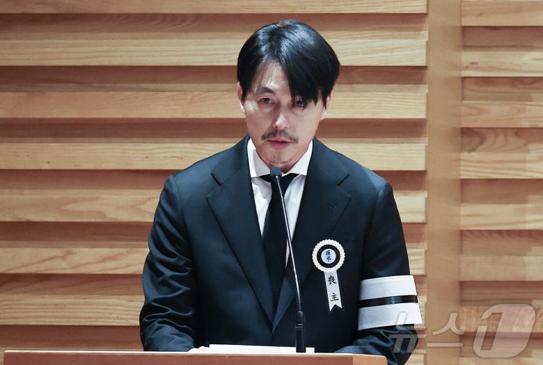 배우 정우성이 9일 오전 서울 중구 명동성당에서 열린 고 안성기의 영결식에서 조사를 하고 있다. (공동취재) 2026.1.9/뉴스1 ⓒ News1 권현진 기자