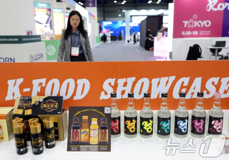 26일 서울 강남구 코엑스에서 열린 '제18회 KITA 해외마케팅 종합대전'에서 관람객들이 부스를 둘러보고 있다. 2025.11.26/뉴스1 ⓒ News1 황기선 기자