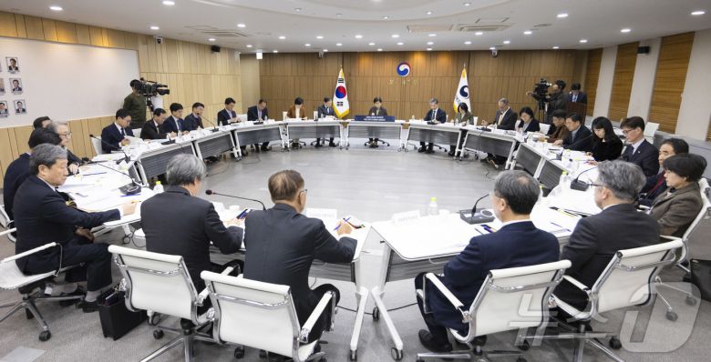 정은경 보건복지부 장관이 12일 정부세종청사에서 열린 보건복지부 산하기관 업무보고에 참석해 있다. (보건복지부 제공. 재판매 및 DB 금지) 2026.1.12/뉴스1