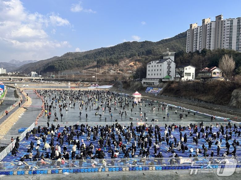 제14회 홍천강 꽁꽁축제 현장 사진.(홍천군 제공. 재판매 및 DB금지)/뉴스1