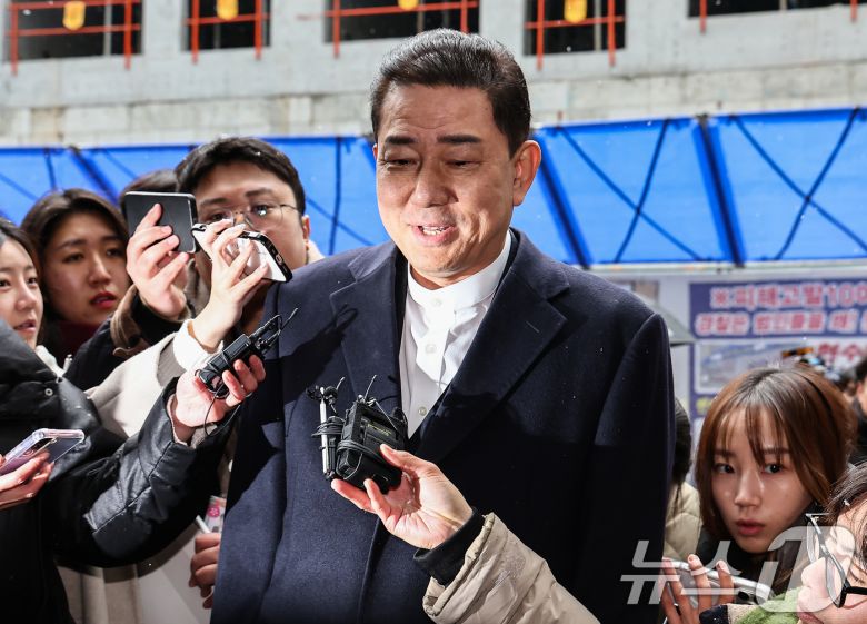 김병기 더불어민주당 전 원내대표가 12일 서울 여의도 민주당사에서 열리는 윤리심판원 회의에 출석하고 있다. 2026.1.12/뉴스1 ⓒ News1 김도우 기자