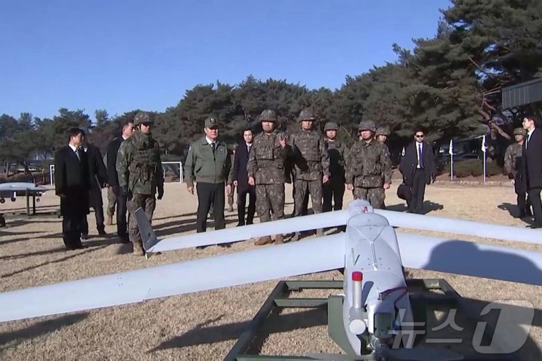 (평양 노동신문=뉴스1) = 지난 2024년 10월 19일 북한 국방성 대변인은 노동당 기관지 노동신문에 담화를 싣고 평양에 침투한 무인기의 잔해를 분석한 결과 한국 국군의 날 기념행사 때 차량에 탑재됐던 무인기와 동일한 기종이라고 주장했다.[국내에서만 사용가능. 재배포 금지. DB 금지. For Use Only in the Republic of Korea. Redistribution Prohibited] rodongphoto@news1.kr