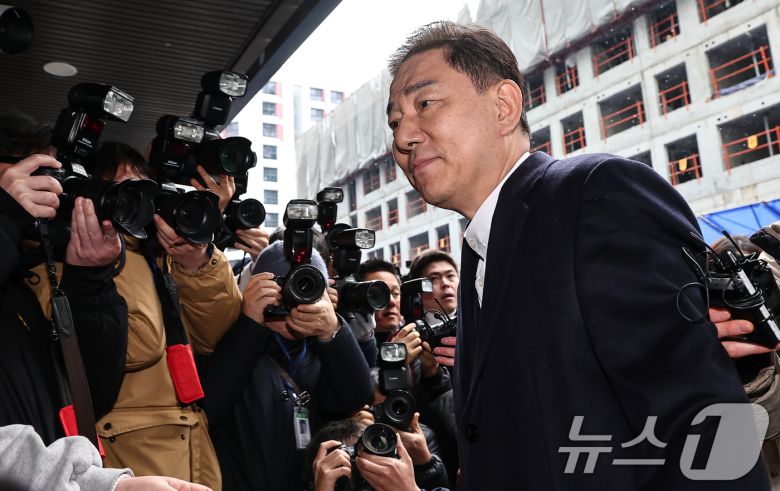 김병기 더불어민주당 전 원내대표가 12일 서울 여의도 민주당사에서 열리는 윤리심판원 회의에 출석하고 있다. 2026.1.12/뉴스1 ⓒ News1 김도우 기자