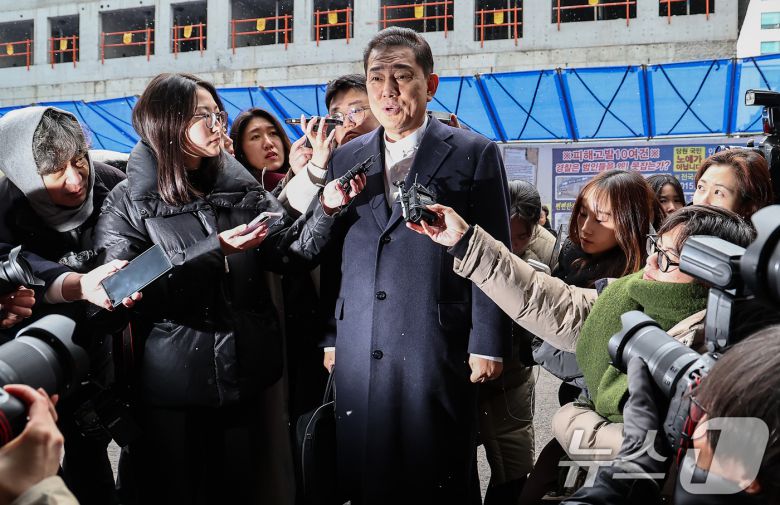 김병기 더불어민주당 전 원내대표가 12일 서울 여의도 민주당사에서 열리는 윤리심판원 회의에 출석하고 있다. 2026.1.12/뉴스1 ⓒ News1 김도우 기자