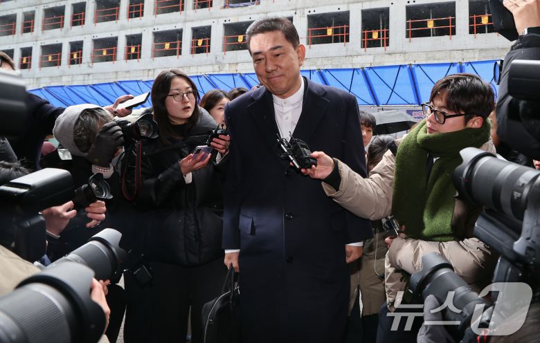 김병기 더불어민주당 전 원내대표가 12일 서울 여의도 민주당사에서 열리는 윤리심판원 회의에 출석하고 있다. 2026.1.12/뉴스1 ⓒ News1 김도우 기자