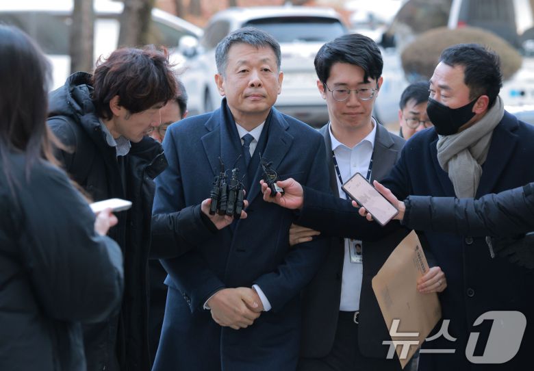 '홈플러스 사태' 관련 자본시장법 위반 등의 혐의를 받는 김광일 MBK파트너스 부회장 겸 홈플러스 대표가 13일 오전 서울 서초구 서울중앙지방법원에서 열린 구속 전 피의자 심문(영장실질심사)에 출석하고 있다. (공동취재) 2026.1.13/뉴스1 ⓒ News1 오대일 기자