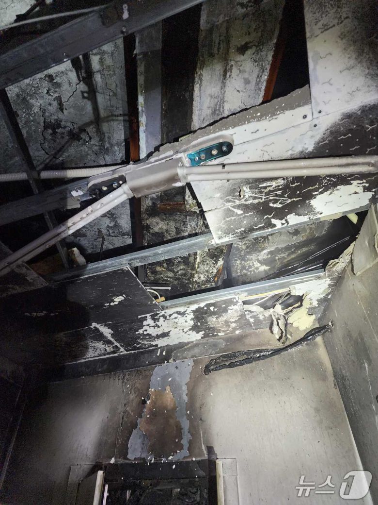 춘천 효자동 건물 화재 현장.(강원도소방본부 제공, 재판매 및 DB금지)