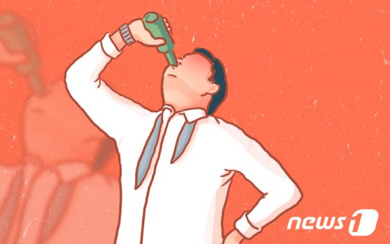 자가 점검도 가능하다. 술을 줄여야겠다고 생각한 적이 있는지, 음주를 지적받아 불쾌했던 적이 있는지, 음주 후 죄책감·후회·우울·불안을 느낀 적이 있는지, 아침술이나 해장술이 필요했던 적이 있는지 등에 '그렇다'가 반복된다면 위험 신호일 수 있다. ⓒ News1 DB