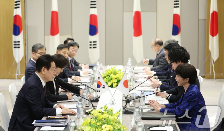 이재명 대통령과 다카이치 사나에 일본 총리가 13일 일본 나라현 회담장에서 확대 회담을 하고 있다. 2026.1.13/뉴스1 ⓒ News1 이재명 기자