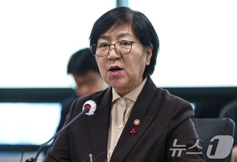 정은경 보건복지부 장관이 13일 서울 서초구 건강보험심사평가원 전문가자문회의장에서 열린 제3차 보건의료정책심의위원회에 참석해 인사말을 하고 있다. 2026.1.13/뉴스1 ⓒ News1 김도우 기자