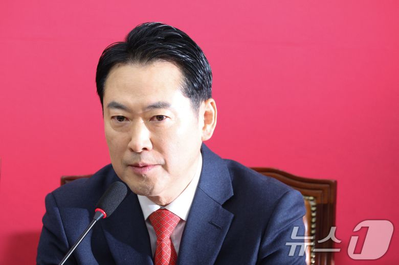 장동혁 국민의힘 대표가 15일 서울 여의도 국회에서 열린 최고위원회의에서 발언하고 있다. 2026.1.15/뉴스1 ⓒ News1 신웅수 기자