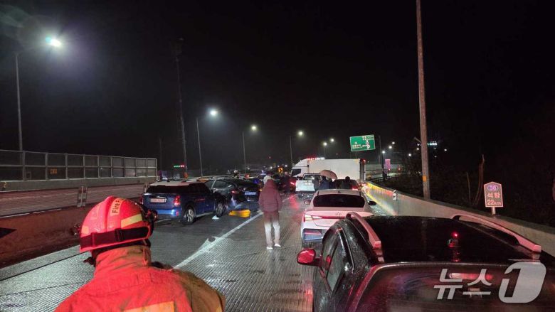 정선군 남면 국도 38호선 증산교차로 인근 도로 교통사고 현장 사진.(강원도소방본부 제공. 재판매 및 DB금지)/뉴스1