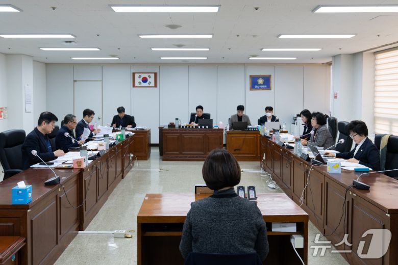 군산문화관광재단 대표이사 후보자에 대한 인사청문회가 열리고 있다.(군산시의회 제공. 재판매 및 DB금지)