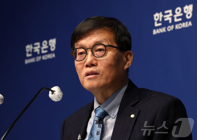 이창용 한국은행 총재가 15일 서울 중구 한국은행에서 열린 금융통화위원회 금리 결정에 대한 기자간담회에서 발언하고 있다. (공동취재) 2026.1.15/뉴스1 ⓒ News1 김진환 기자
