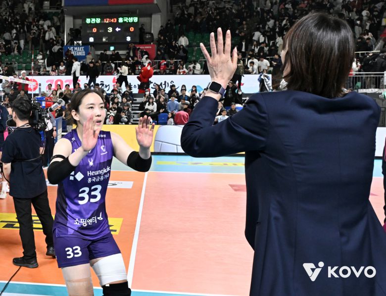 요시하라 토모코 감독은 최근 이나연을 주전 세터로 중용하고 있다. (KOVO 제공)