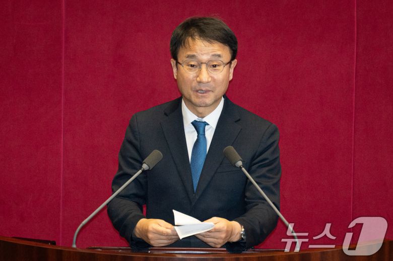 국회 운영위원장 보궐선거에 당선된 한병도 더불어민주당 원내대표가 지난 15일 서울 여의도 국회에서 열린 제431회 국회(임시회) 제1차 본회의에서 당선인사를 하고 있다. 2026.1.15/뉴스1 ⓒ News1 유승관 기자