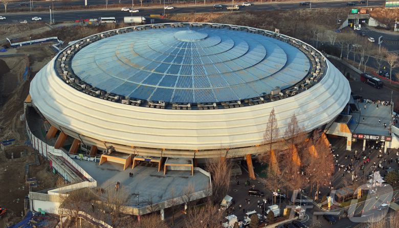 17일 오후 2025-2026 LG전자 프로농구 올스타전 전야제가 열린 서울 송파구 잠실실내체육관의 모습. 이번 올스타전은 지난 2015-2016시즌 이후 10년 만에 잠실실내체육관에서 열리는 경기로 잠실종합운동장 재개발로 철거가 예정된 잠실실내체육관에서 열리는 마지막 올스타전이 될 전망이다. 2026.1.17/뉴스1 ⓒ News1 김진환 기자