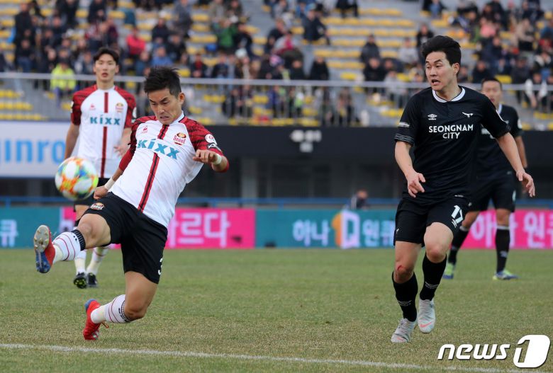 FC서울에서 간판 수비수로 활약했던 이웅희(왼쪽). 2019.3.10/뉴스1 ⓒ News1 조태형 기자