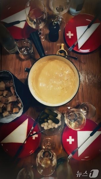 리기 빈티지 기차에서 즐기는 퐁뒤 파티(스위스관광청 제공)