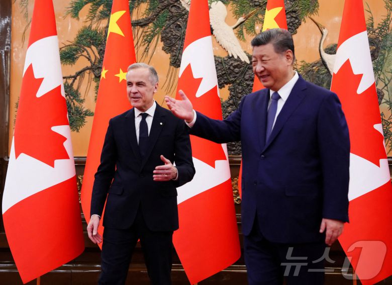 베이징에서 만난 마크 카니 캐나다 총리(왼쪽)과 시진핑 중국 국가주석. 2026.01.16 ⓒ 로이터=뉴스1 ⓒ News1 이지예 객원기자