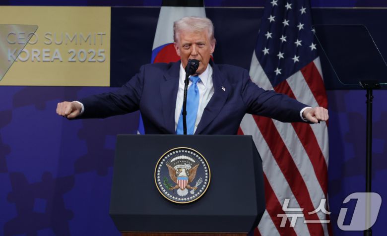 도널드 트럼프 미국 대통령이 29일 경북 경주시 경주예술의전당에서 열린 '2025 APEC CEO 서밋'에서 연설하고 있다. (공동취재) 2025.10.29/뉴스1 ⓒ News1 김민지 기자