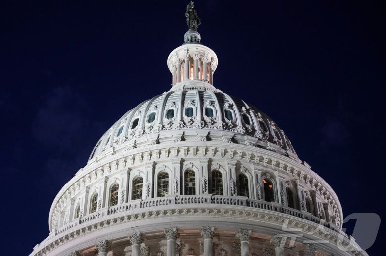 미국 국회의사당 돔이 12일(현지시간) 열려있다. 2025.11.12 ⓒ 로이터=뉴스1 ⓒ News1 김경민 기자