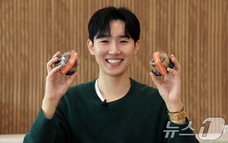 이윤민 아워포지티비티 대표가 15일 경기 김포시 구래동 몬트쿠키 회의실에서 뉴스1과 인터뷰 하고 있다. 두바이쫀득쿠키는 이윤민 대표가 운영하는 몬트쿠키에서 처음 만든 것으로 알려져 있다. 2026.1.15/뉴스1 ⓒ News1 이호윤 기자