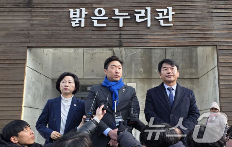 김용만 더불어민주당 의원이 19일 충남 천안 독립기념관 이사회를 마치고 기자회견을 하고 있다. 2026.1.19/뉴스1 ⓒ News1 이시우