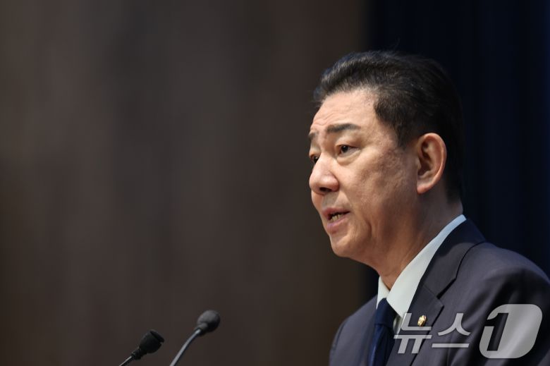 김병기 더불어민주당 의원이 19일 서울 여의도 국회 소통관에서 당 윤리심판원의 제명 결정에 대한 입장을 밝히는 기자회견을 하고 있다. 2026.1.19/뉴스1 ⓒ News1 이승배 기자