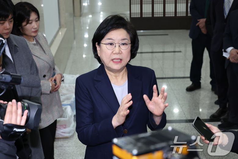 인사청문회 출석을 위해 서울 여의도 국회를 찾은 이혜훈 기획예산처 장관 후보자가 19일 입장을 밝히고 있다. 2026.1.19/뉴스1 ⓒ News1 신웅수 기자