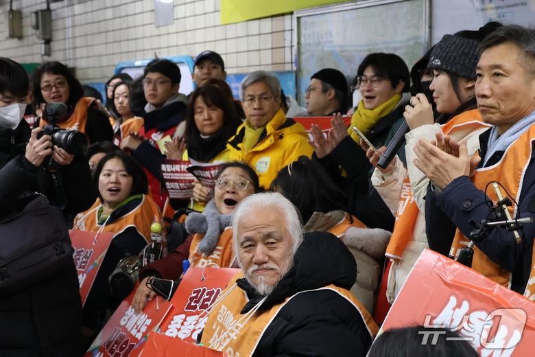 전국장애인차별철폐연대가 서울 종로구 혜화역 승강장에서 지하철 선전전을 벌이고 있다. 2026.1.19/뉴스1 ⓒ News1 권준언 기자