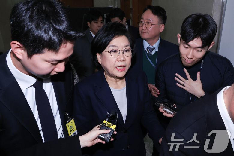 이혜훈 기획예산처 장관 후보자가 19일 서울 여의도 국회에서 자신의 인사청문회 출석 대기를 위해 대기실로 향하고 있다. 2026.1.19/뉴스1 ⓒ News1 신웅수 기자